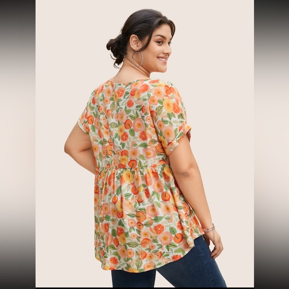 BloomChic Fruit Print Curved Hem Blouse size 1X (14-16) - Picture 2 of 14